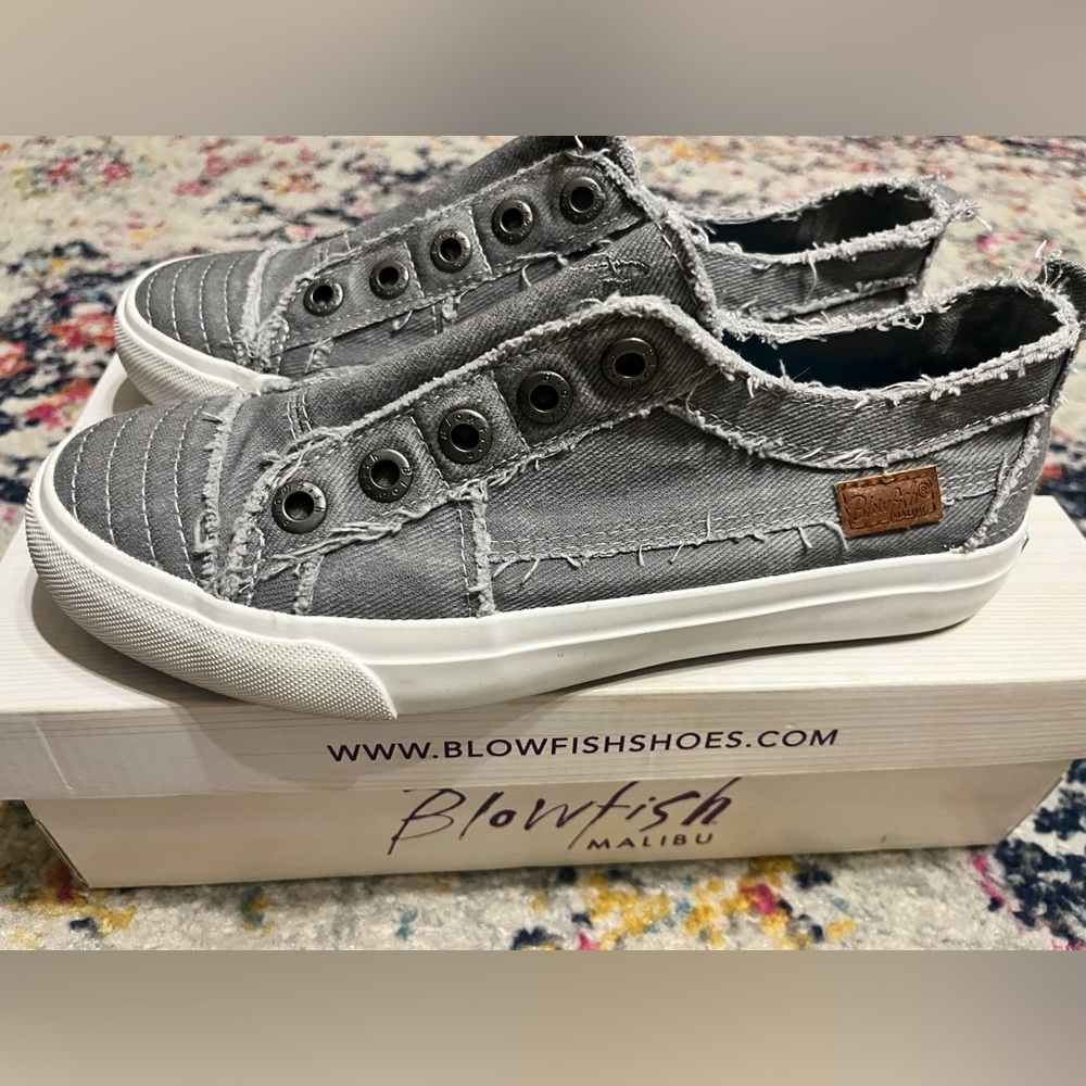 Blowfish Play Sneaker 👟 Size 7 Women